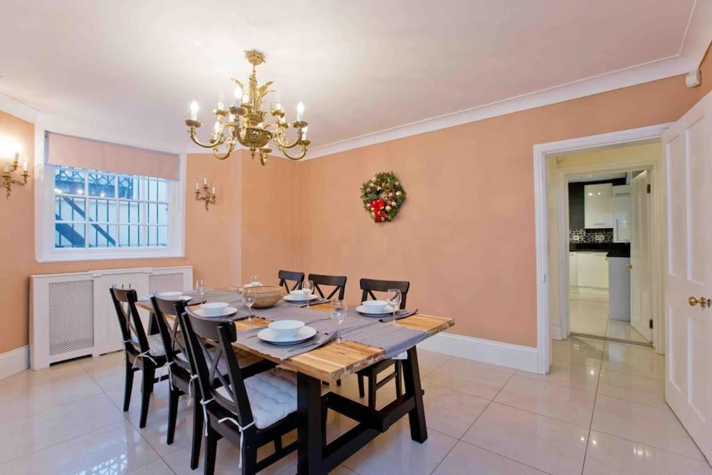 Beautiful Iconic 4 Bedroom House by Regents Park view 2