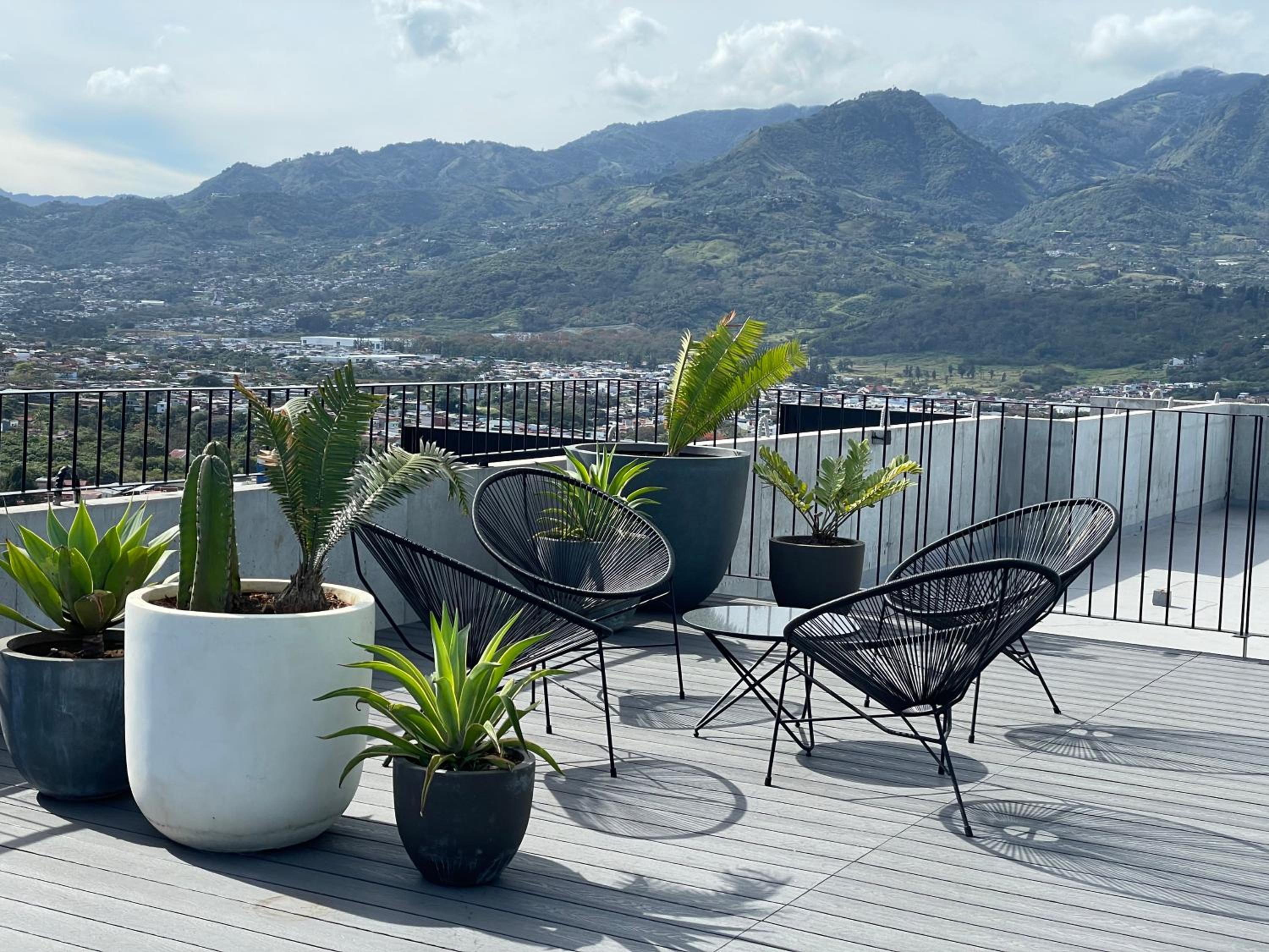 Cozy apartment with terrace, SJ Cosmopolitan Tower #402