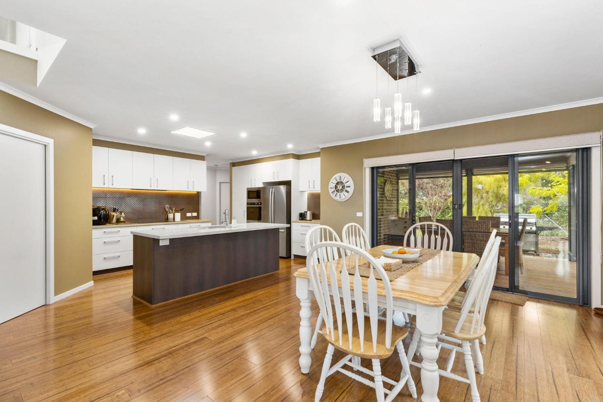 Yellow Gum Family Retreat - With heaps of room for a boat!