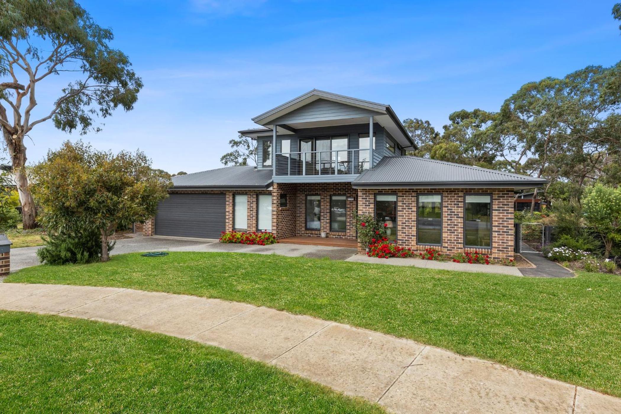 Yellow Gum Family Retreat - With heaps of room for a boat!