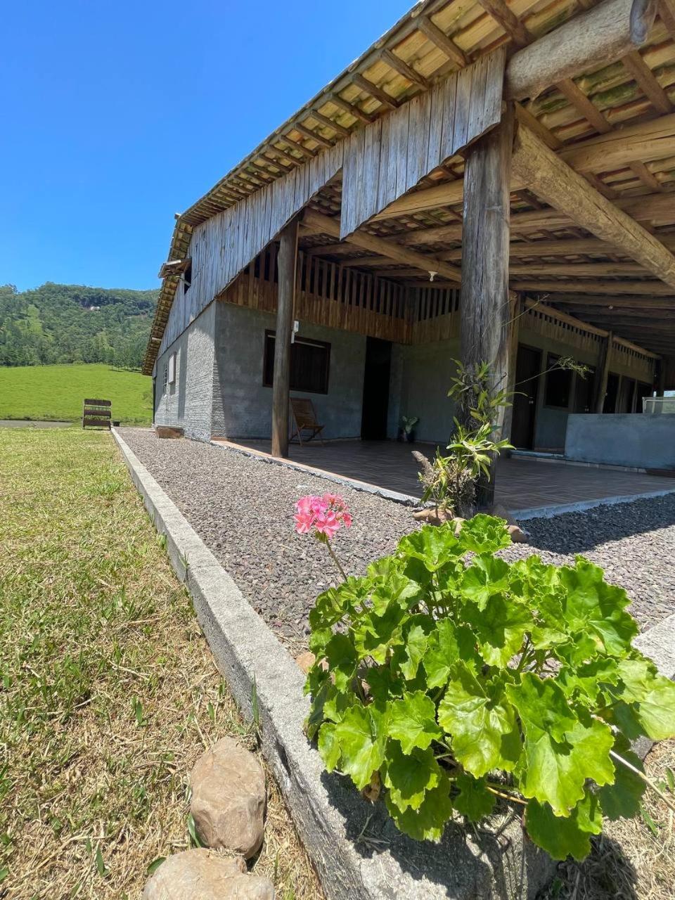 Hostel e Camping Vale Mirante da Rocha