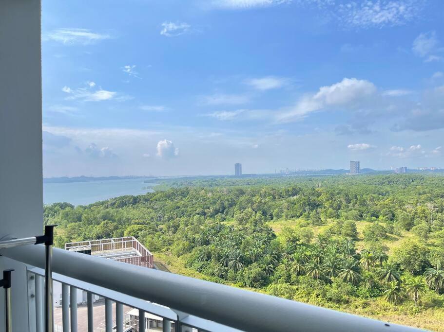 Teega Suites PuteriHarbour By WP Homestay