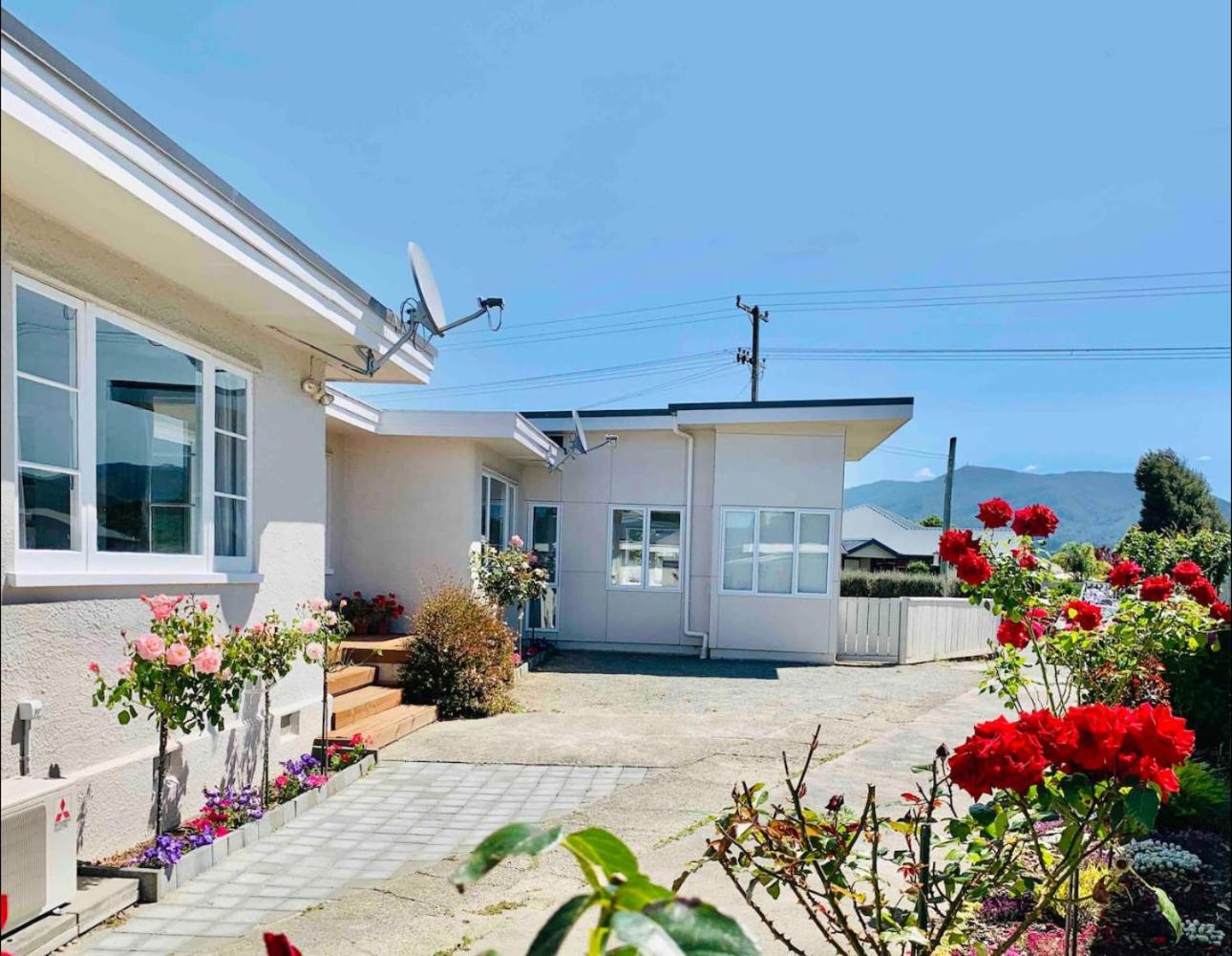 Large Bright Guest House view 3