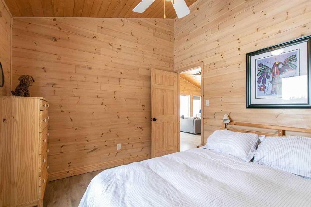**WATERFRONT**BEAUTIFUL MODERN TOBERMORY COTTAGE