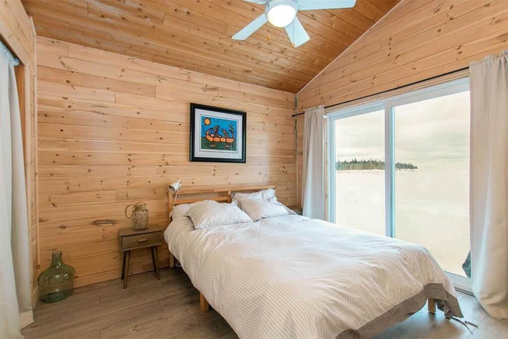 **WATERFRONT**BEAUTIFUL MODERN TOBERMORY COTTAGE