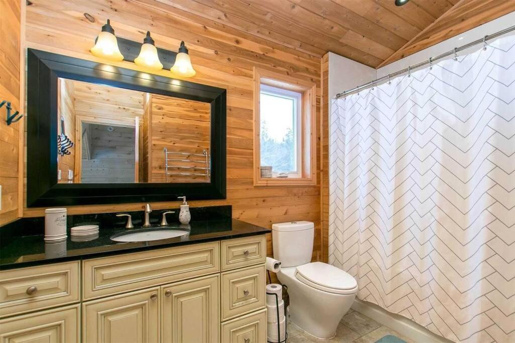 **WATERFRONT**BEAUTIFUL MODERN TOBERMORY COTTAGE