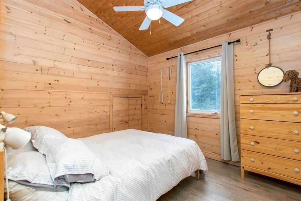 **WATERFRONT**BEAUTIFUL MODERN TOBERMORY COTTAGE
