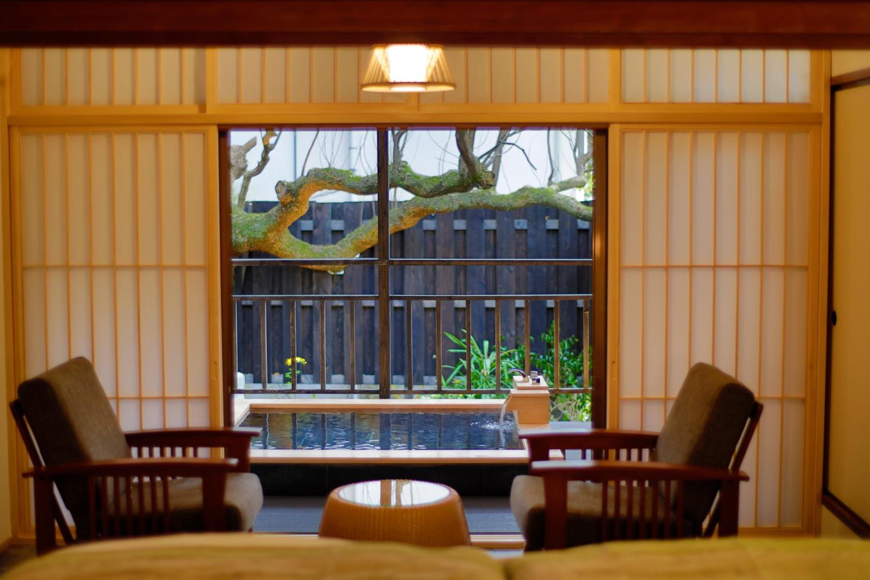 Sakahijiri gyokushoen