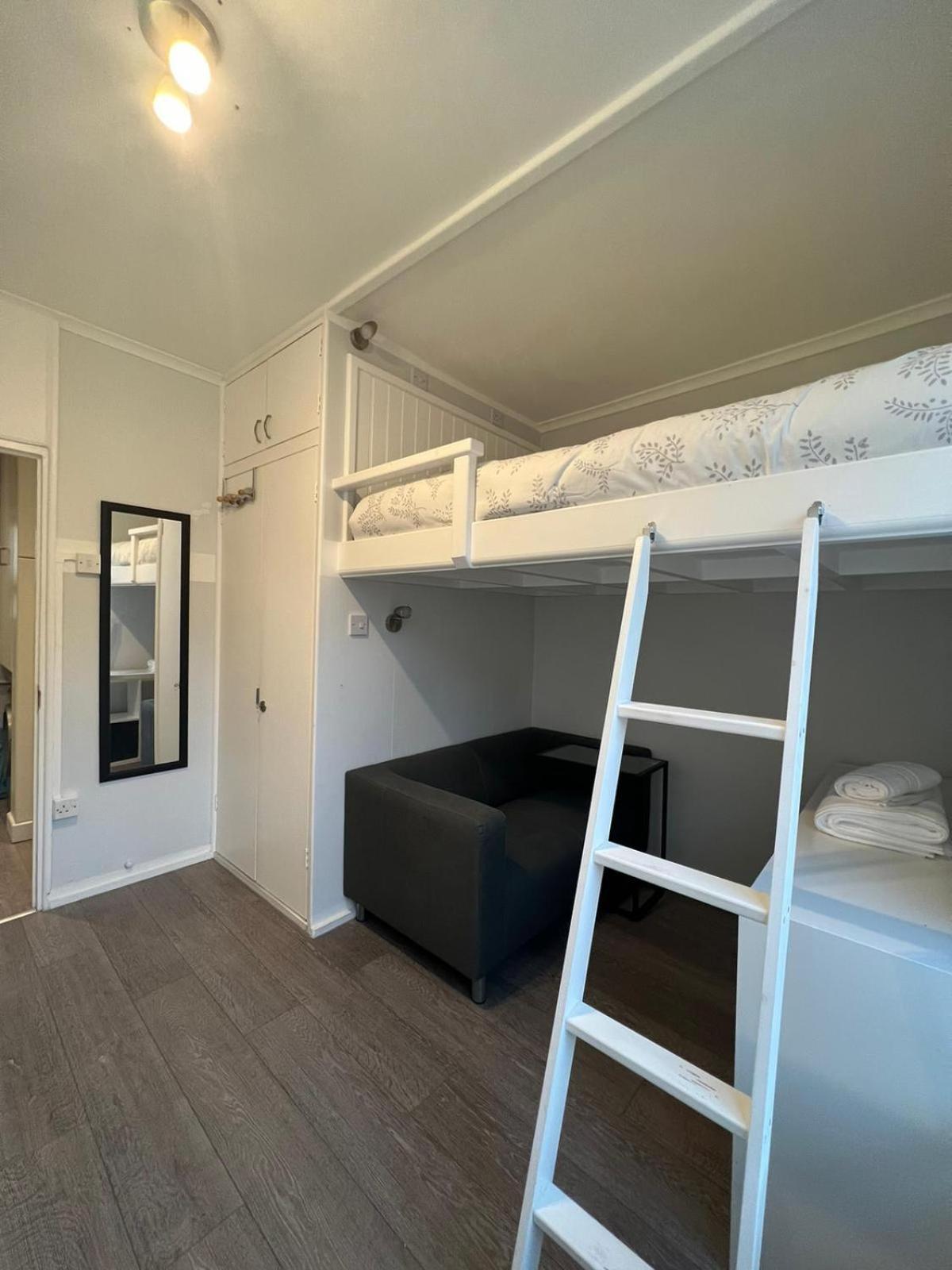 Holiday Properties Vauxhall Central Rooms
