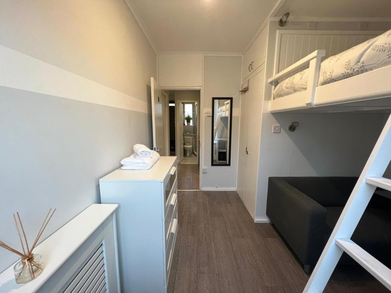 Holiday Properties Vauxhall Central Rooms