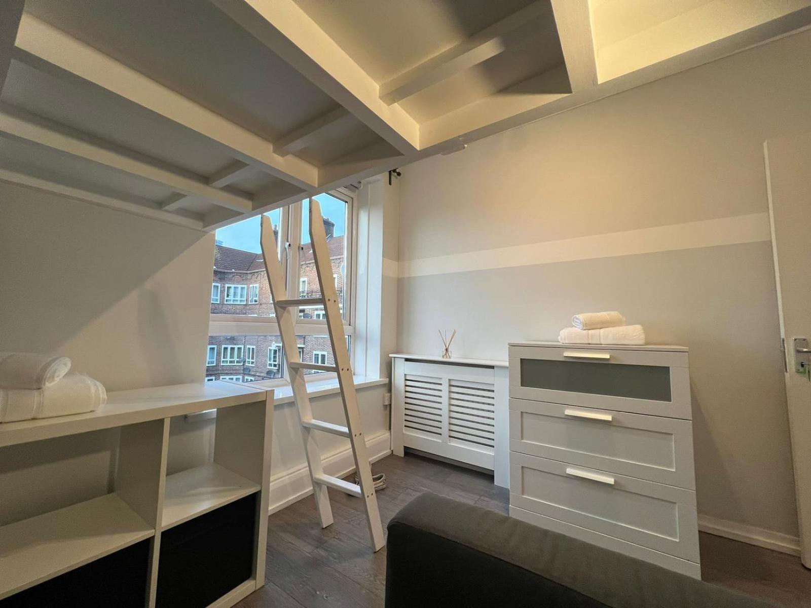 Holiday Properties Vauxhall Central Rooms