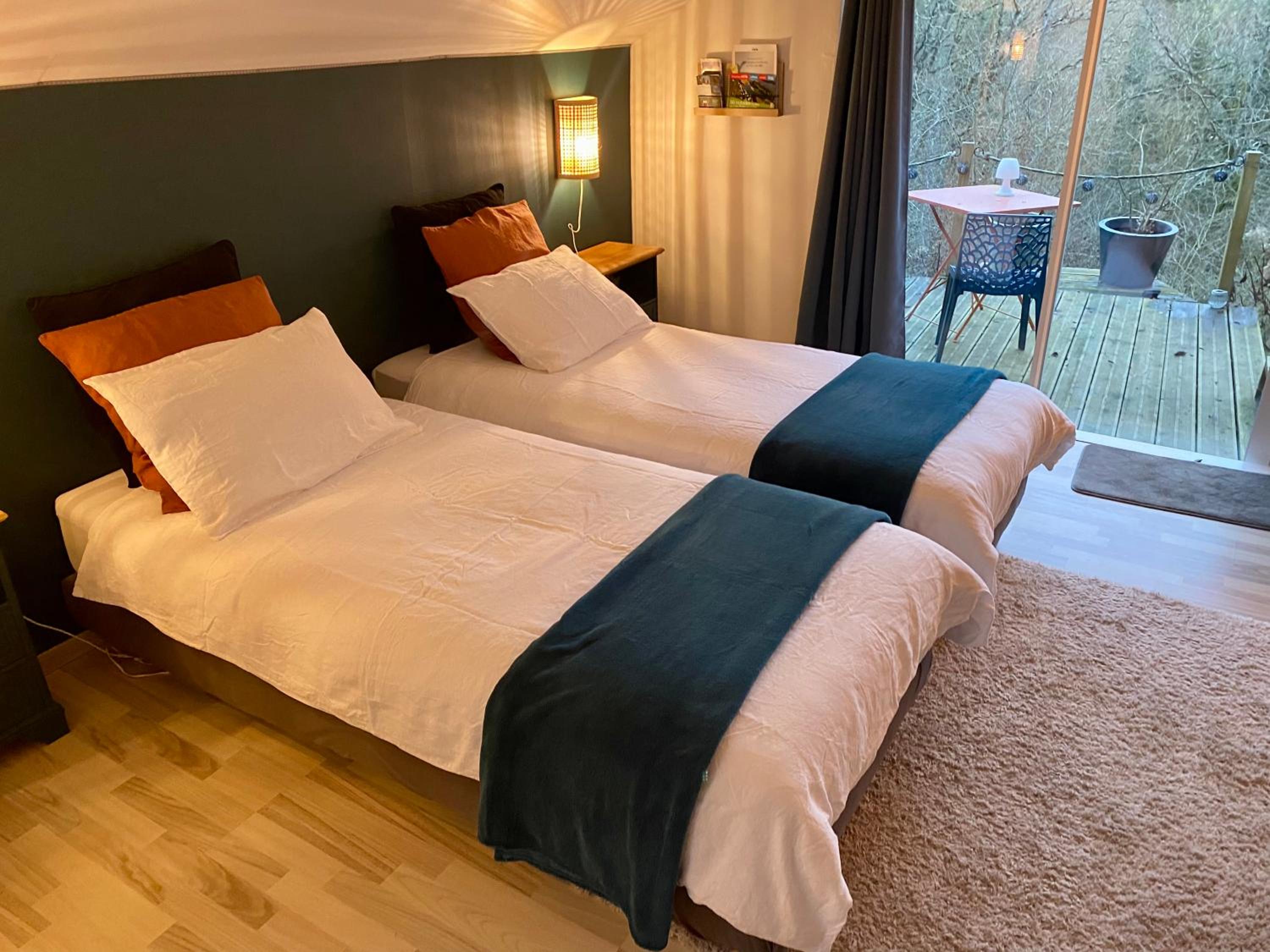 la chambre d hotes de marie indépendante et sa terrasse avec vue panoramique proche alpes mancelles view 2