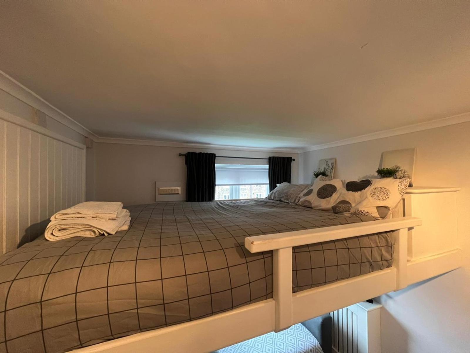 Holiday Properties Vauxhall Central Rooms
