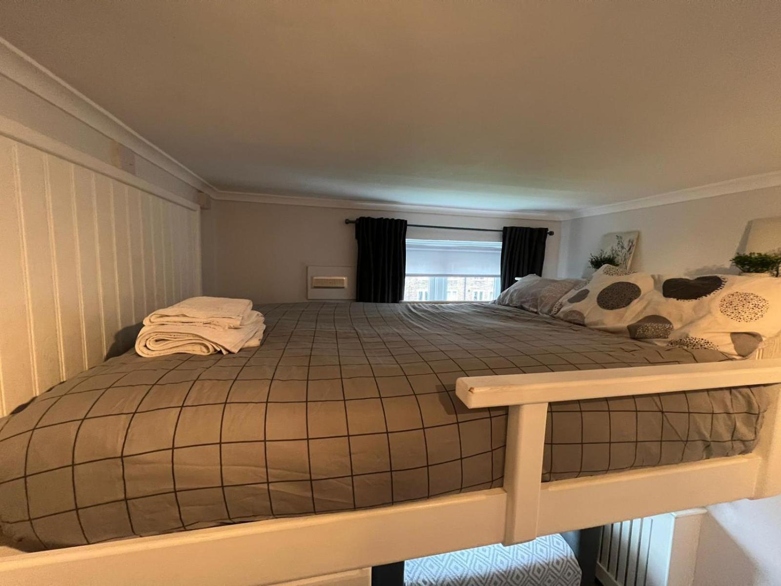 Holiday Properties Vauxhall Central Rooms