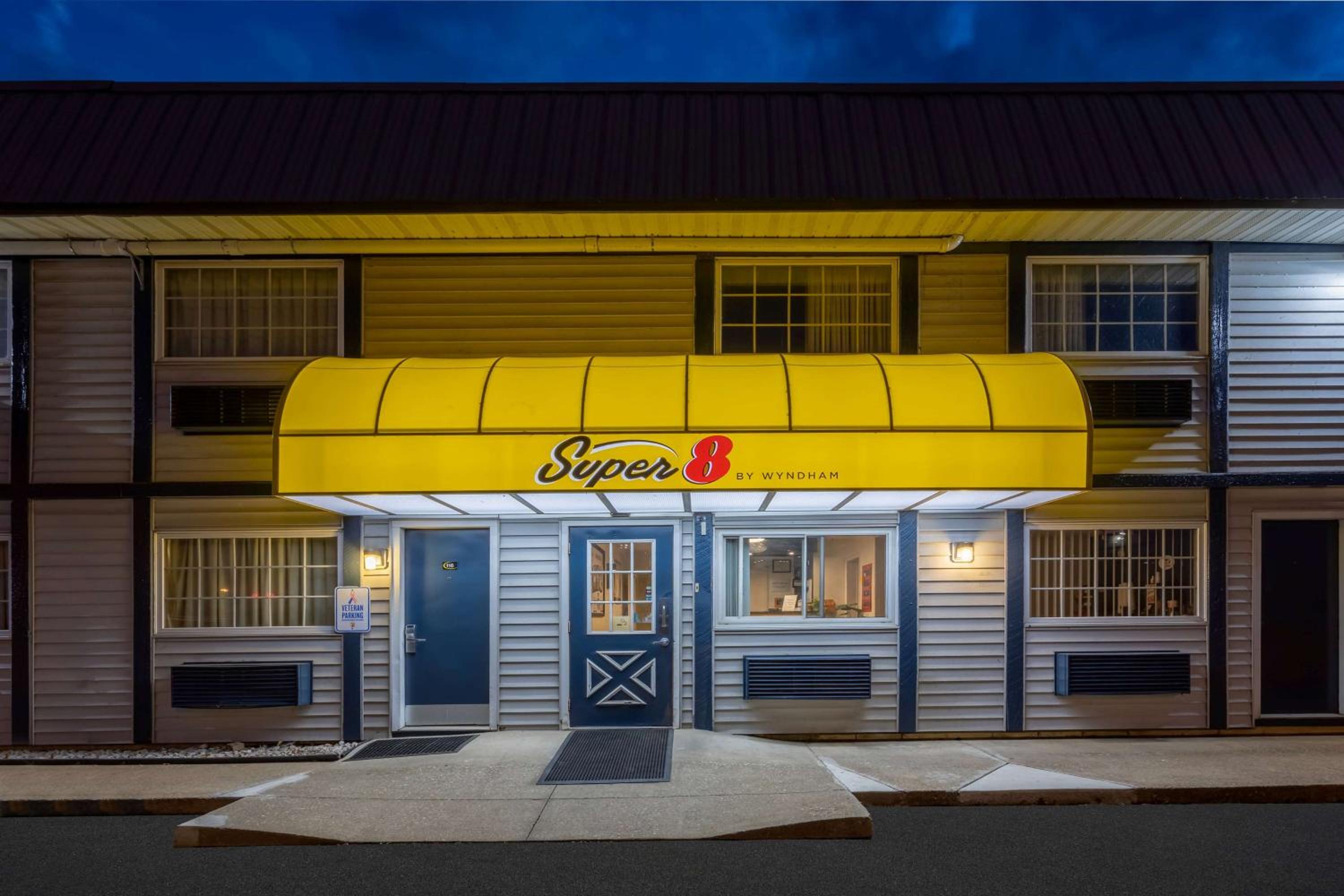 Super 8 by Wyndham Wooster view 2