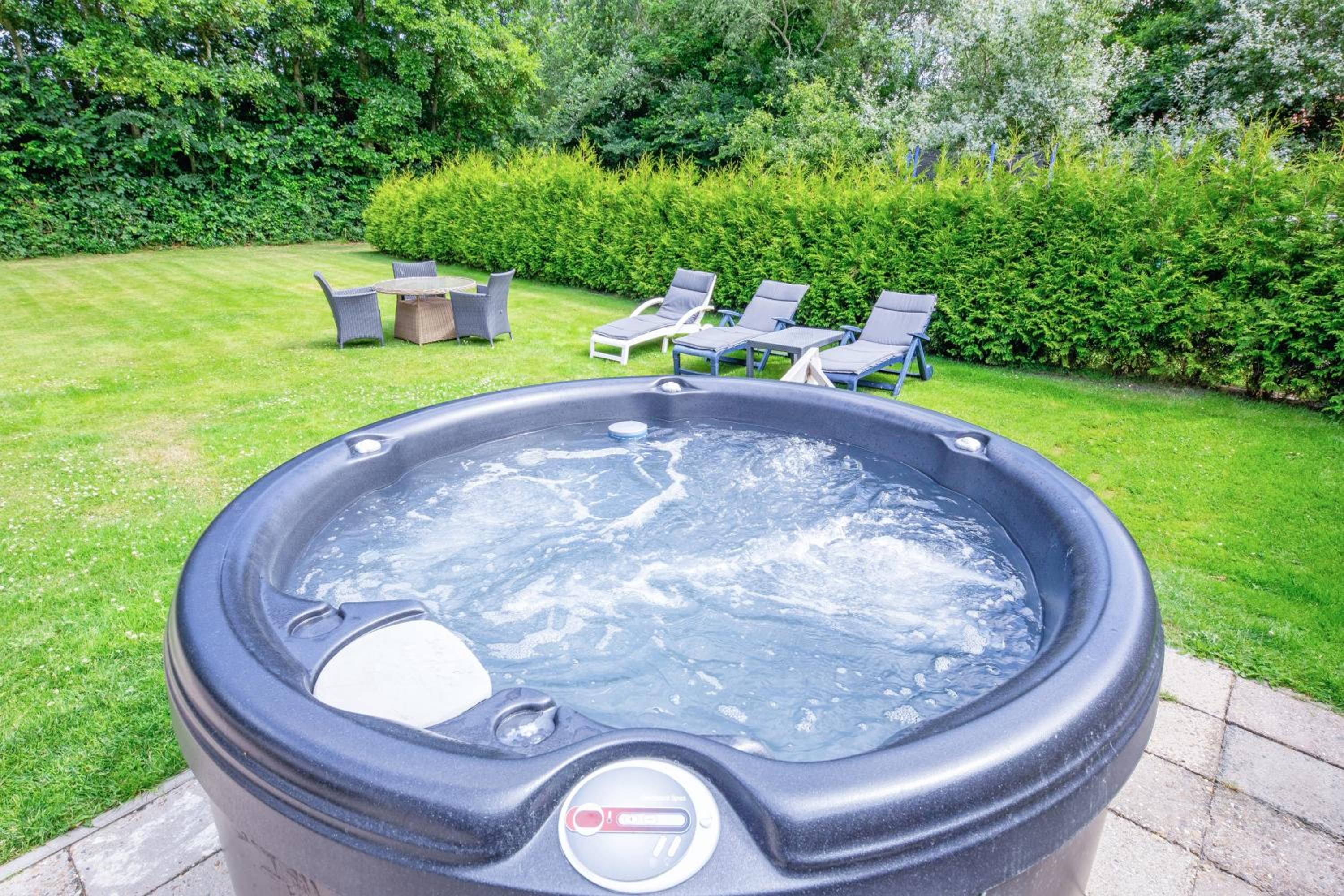 The island life texel met jacuzzi view 4