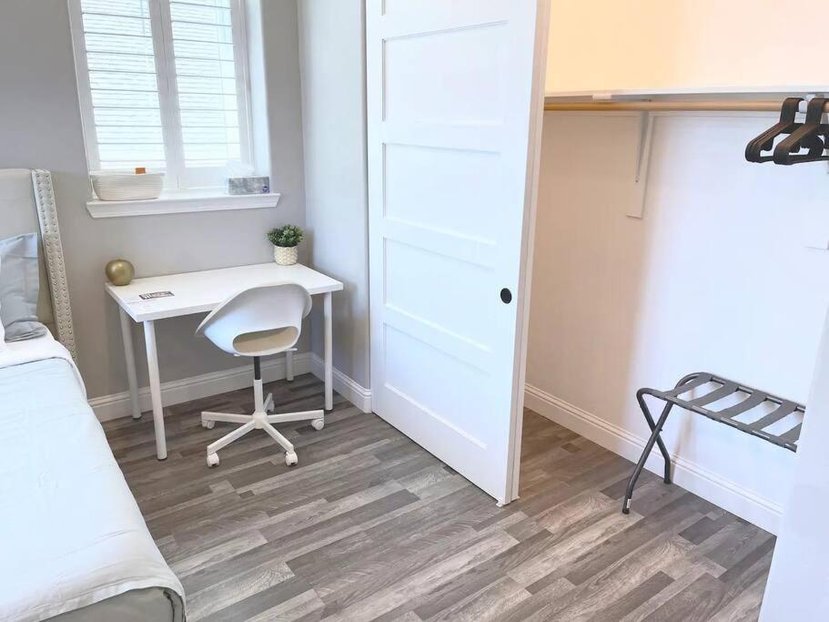 Luxurious Brownstone Retreat - Walk to DT/Golden1 view 3