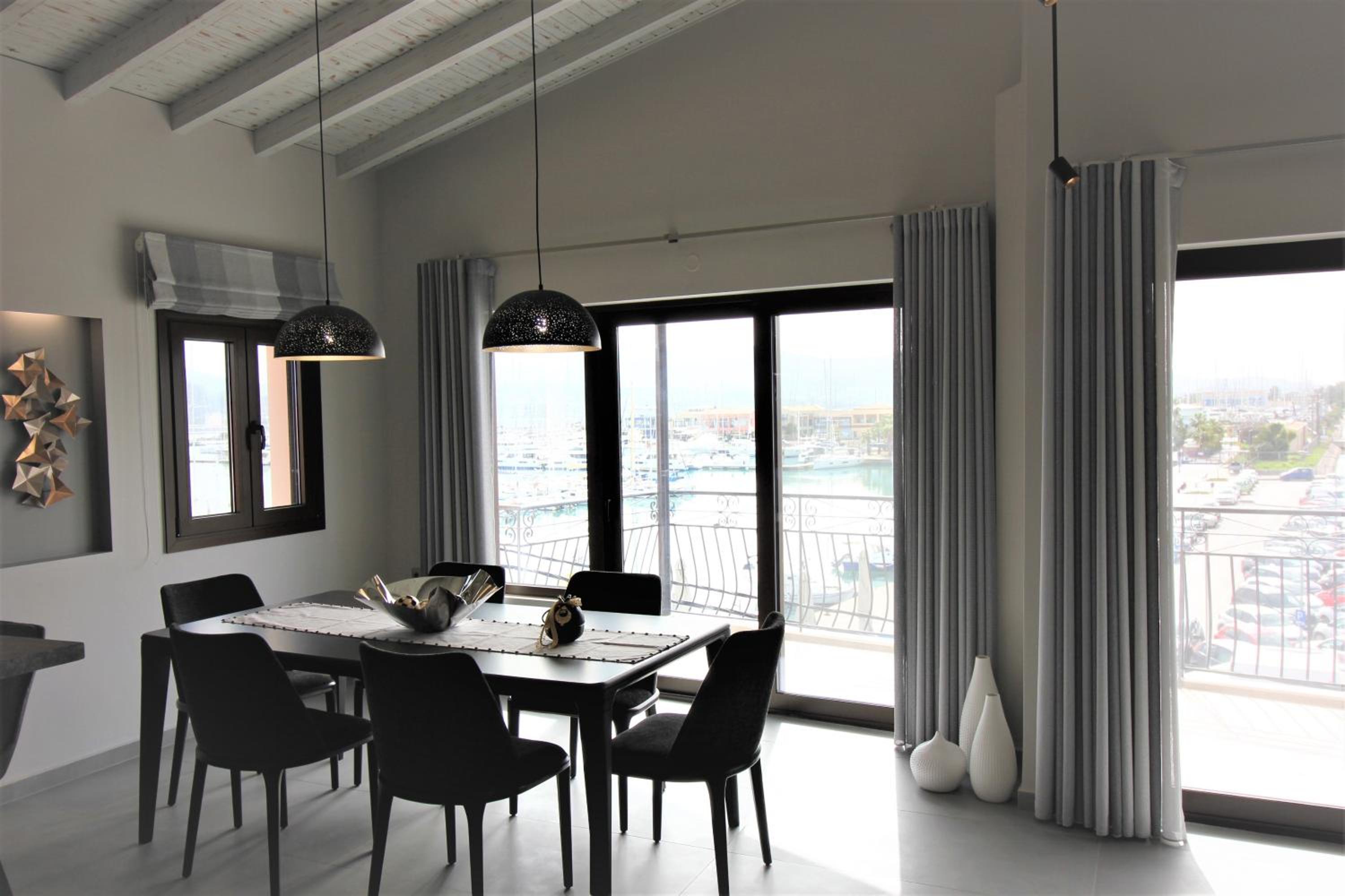 The Victoria-City Apartment