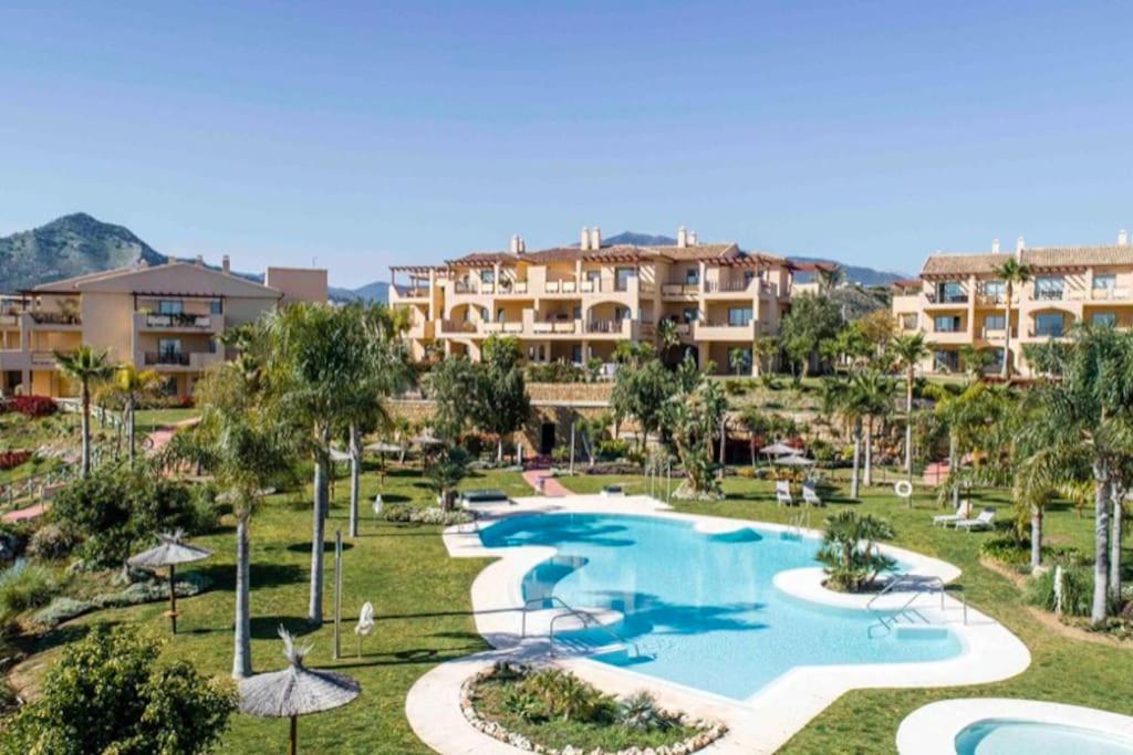 Elegant apartment, stunning views, fully renovated in la Hacienda del Senorio de Cifuentes