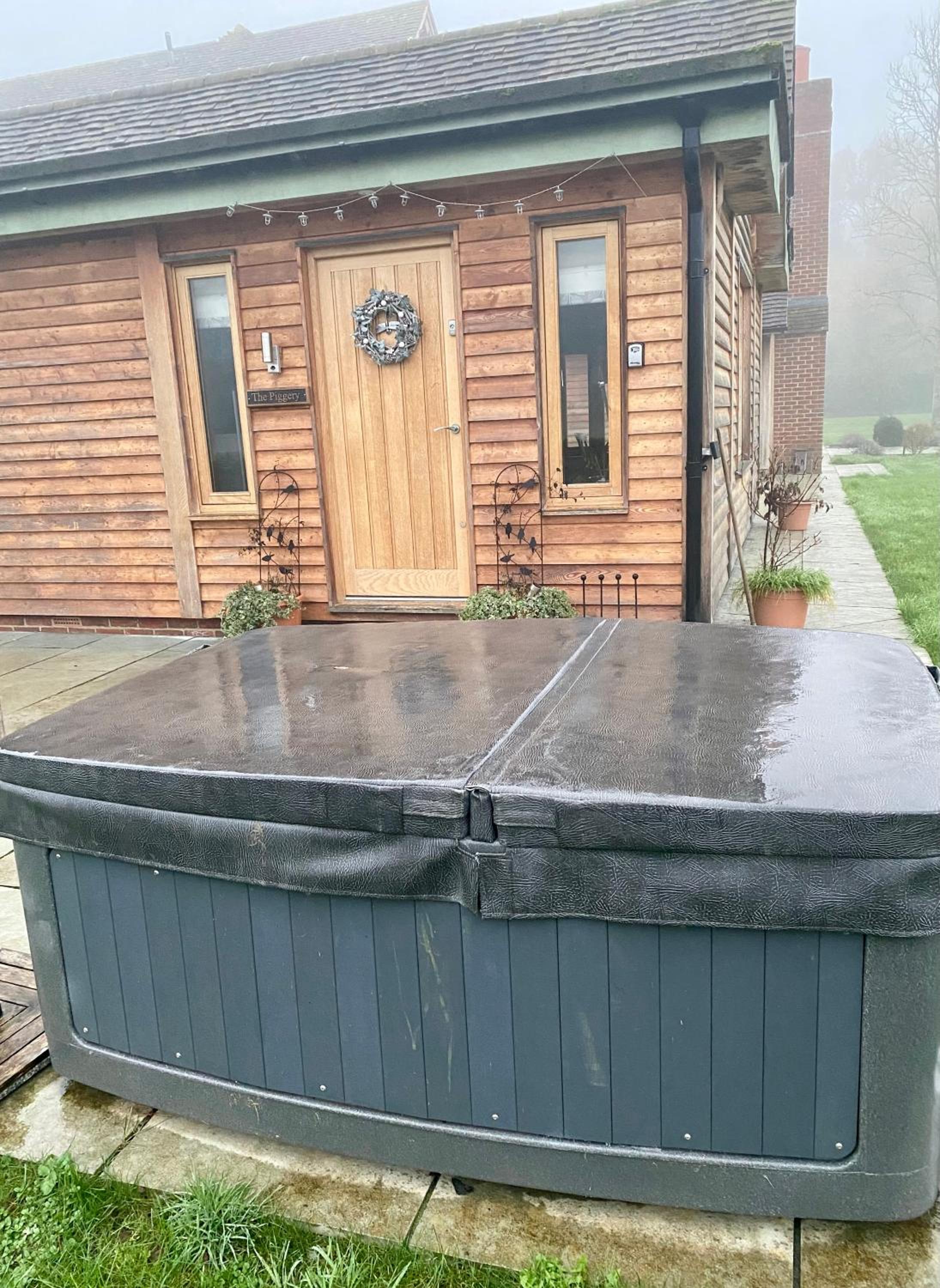 Quality Oak Barn with Hot Tub and Parking view 2