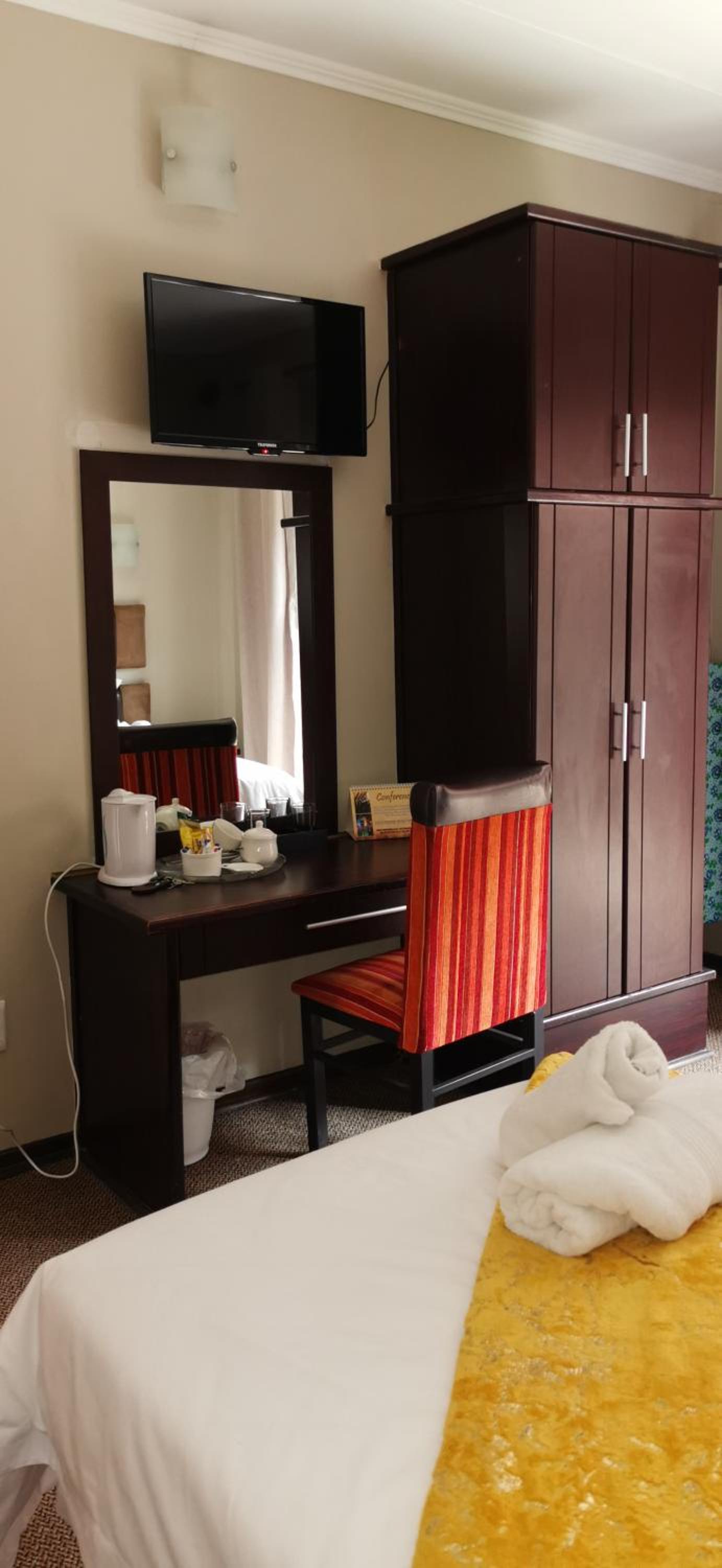 Ultra Upmarket Modern Studio Apartment at Bains Lodge view 4
