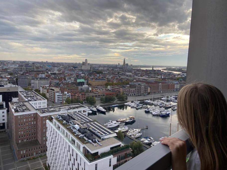 UNIEK appartement - mooiste en hoogste uitzicht op Antwerpen! - incl gratis parking