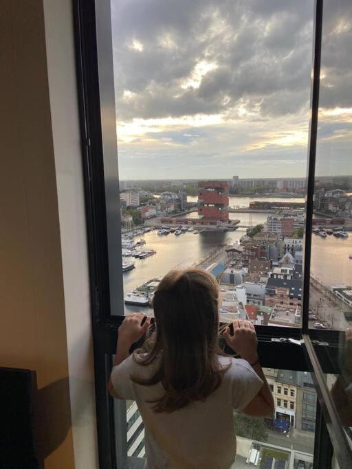 UNIEK appartement - mooiste en hoogste uitzicht op Antwerpen! - incl gratis parking