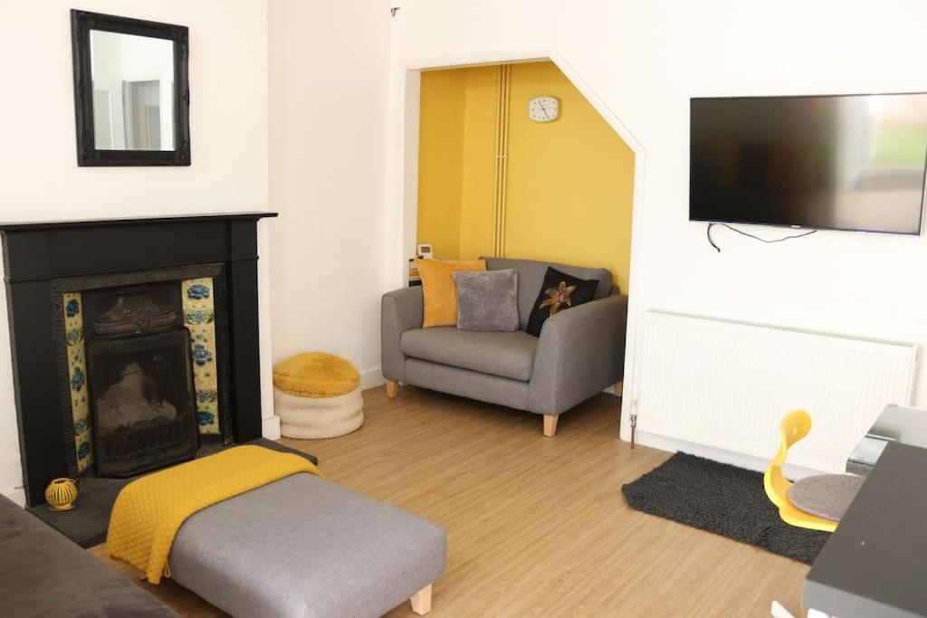 Central Worthing, 3 bedrooms, 600m from beach view 3