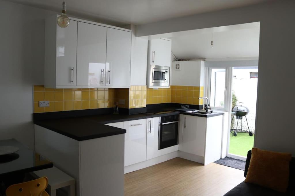 Central Worthing, 3 bedrooms, 600m from beach view 5