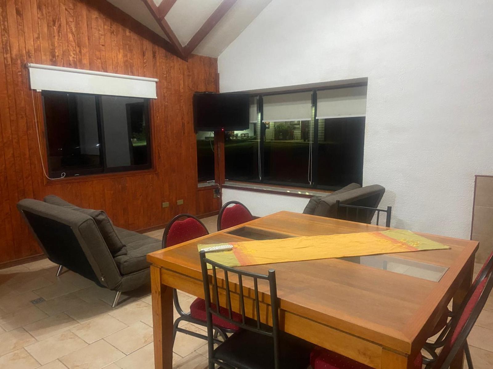 Pucón casa con piscina 6 personas