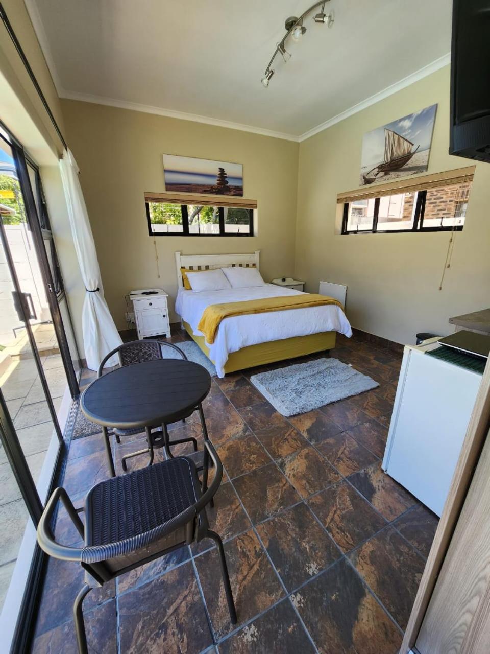 Balmoral Cottage, West Beach view 4