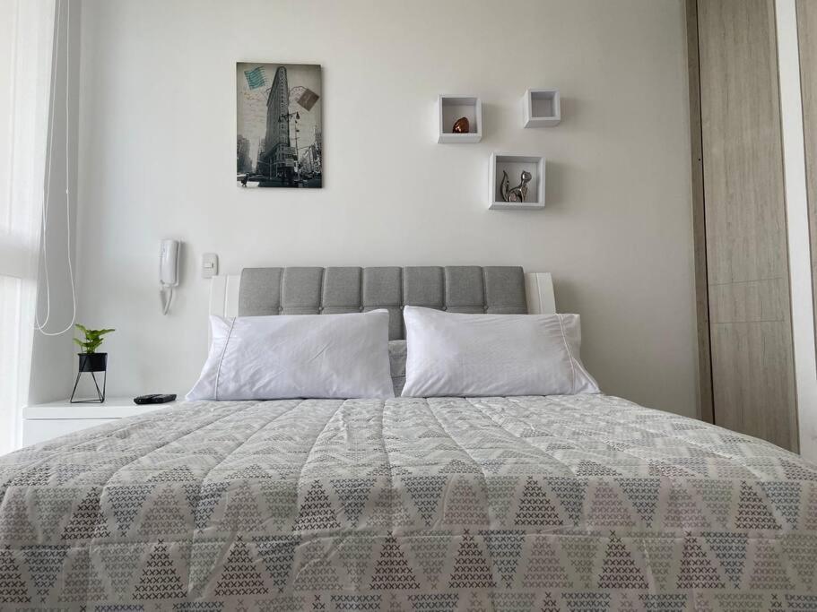 Modern well-equipped 4 PPL condo/5 MIN beach walk