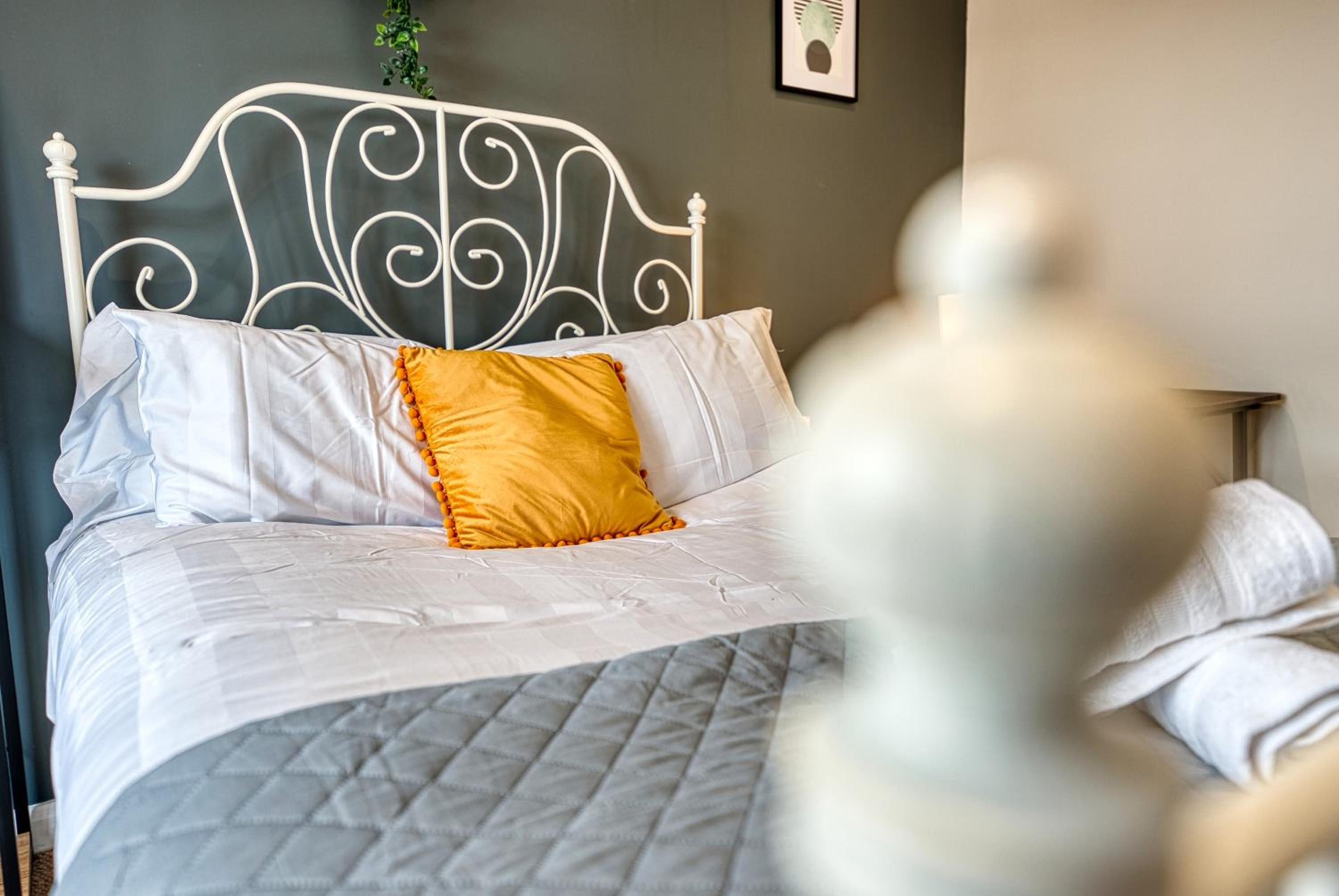 Cute 2 bed flat in the heart of Derby By 20Property Stays Short Lets & Serviced Accommodation view 5