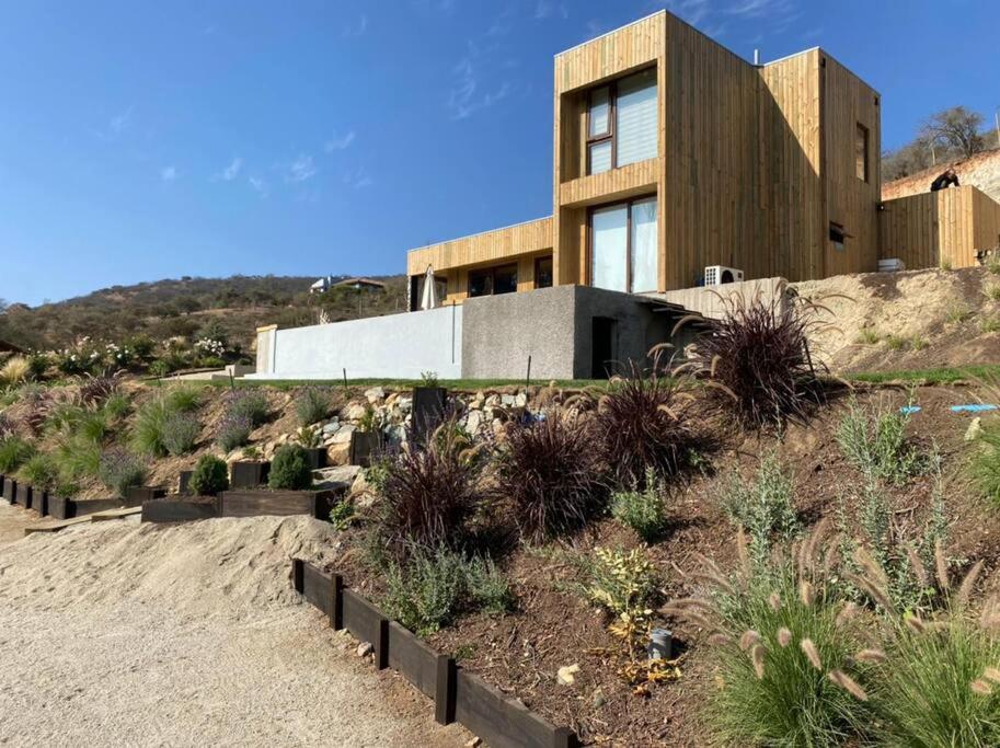 Casa con Piscina y terrazas