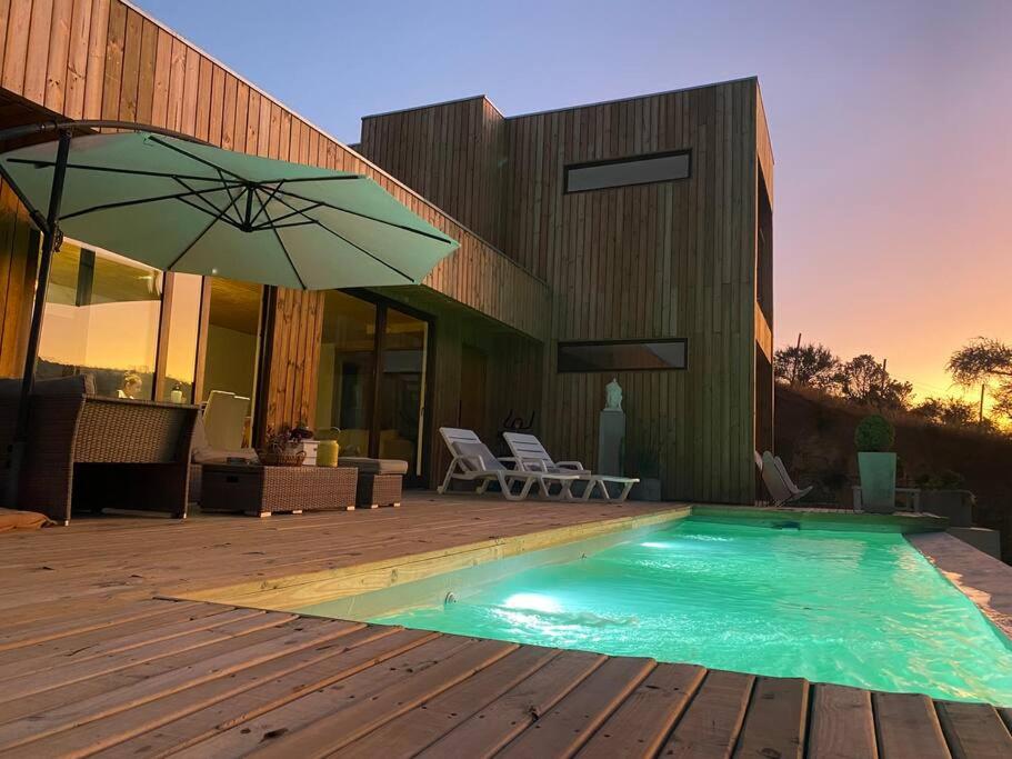 Casa con Piscina y terrazas