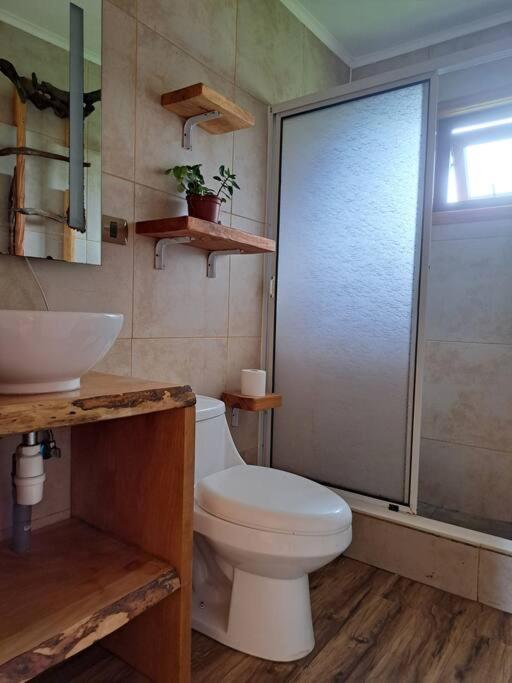 Cabaña entre cerros y ríos