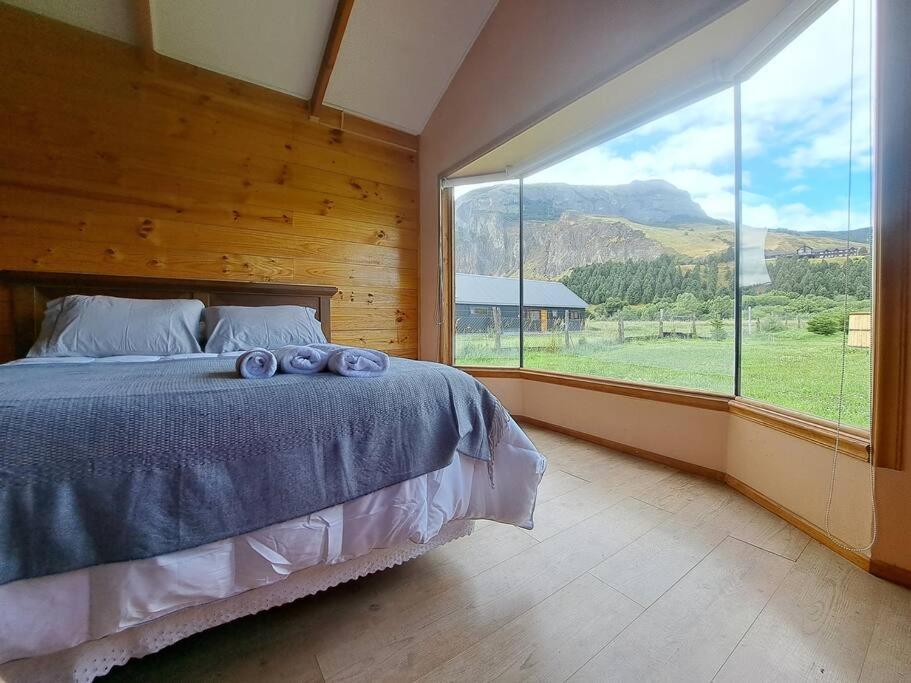 Cabaña entre cerros y ríos