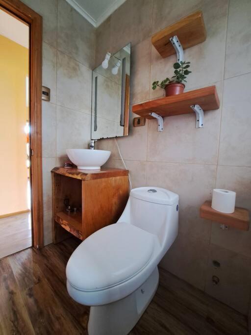 Cabaña entre cerros y ríos
