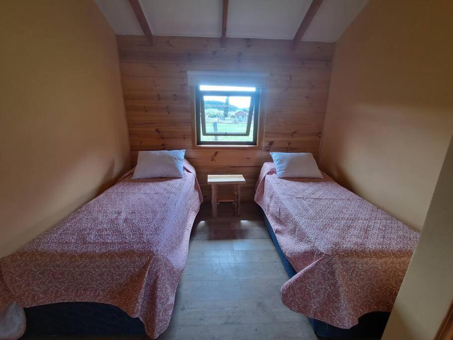 Cabaña entre cerros y ríos