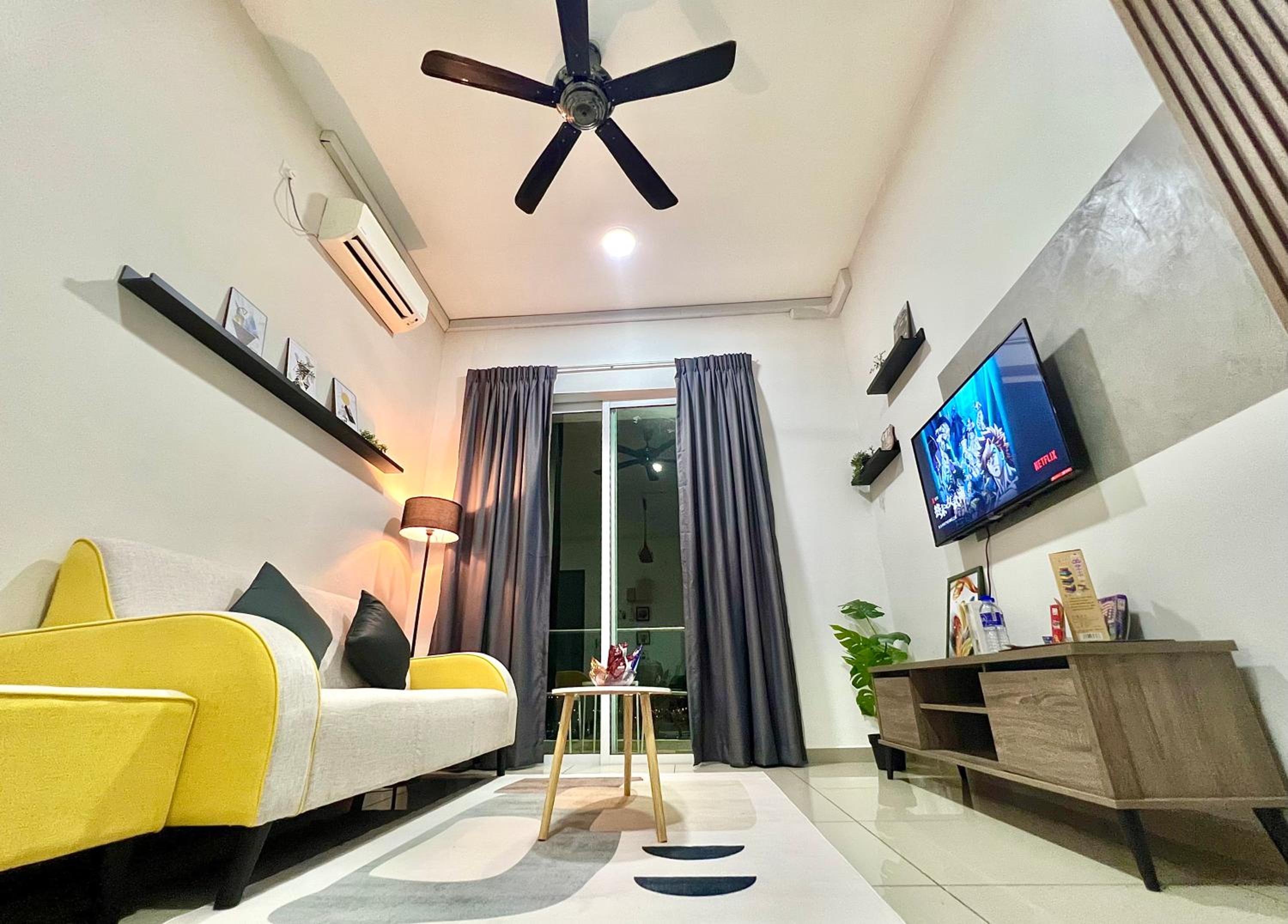 The D Carlton HomeStay 2BR photo 2