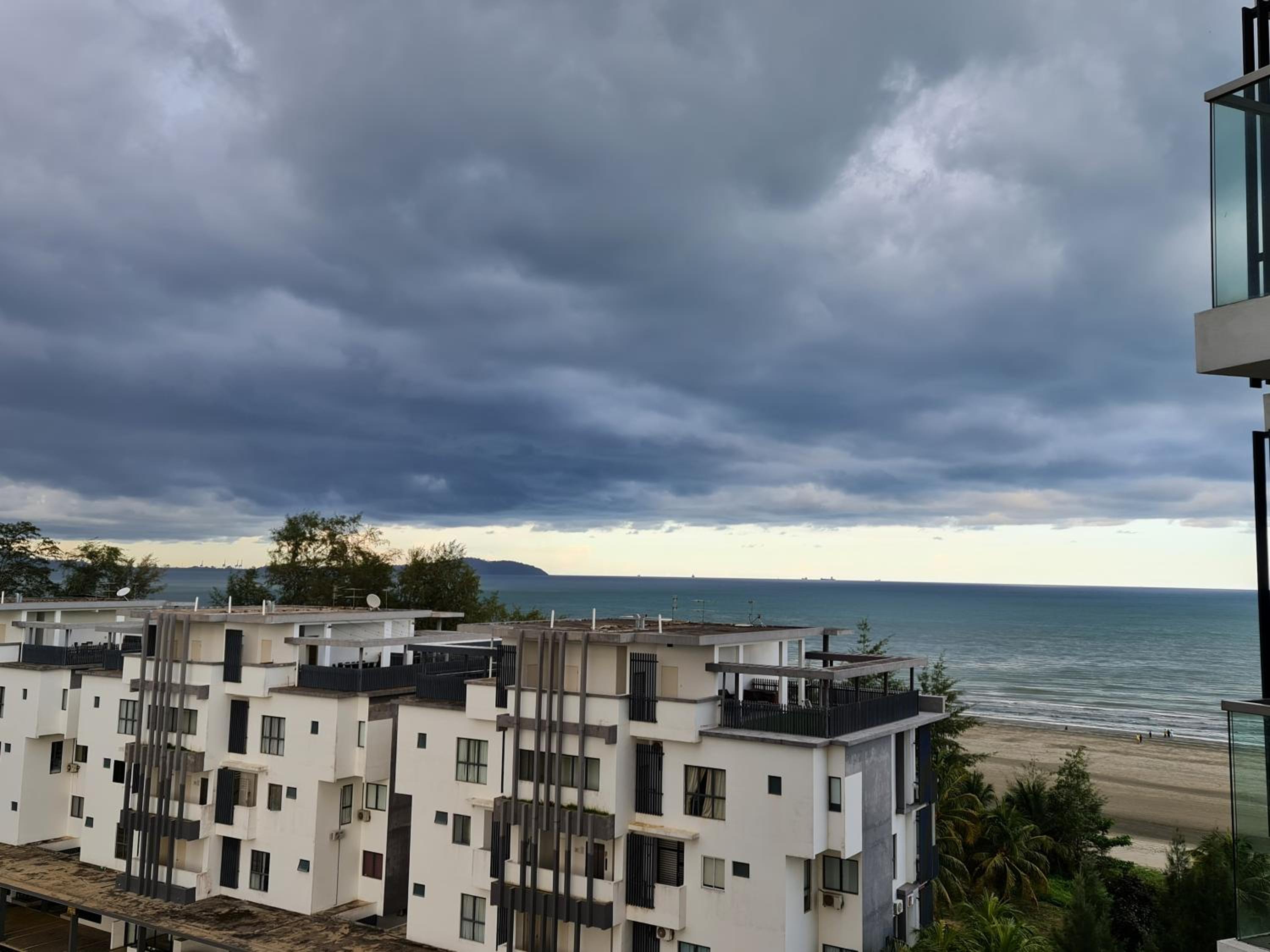 Timurbay Treasures Studio Apartment Side Seaview with Wifi Neflix view 4