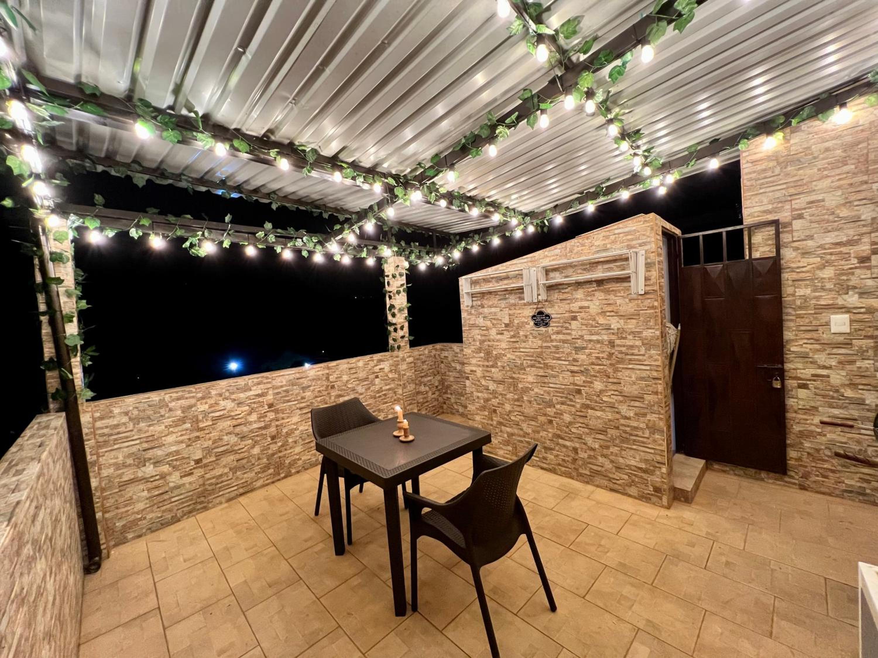 Casa rústica con terraza, en el corazón del pueblo