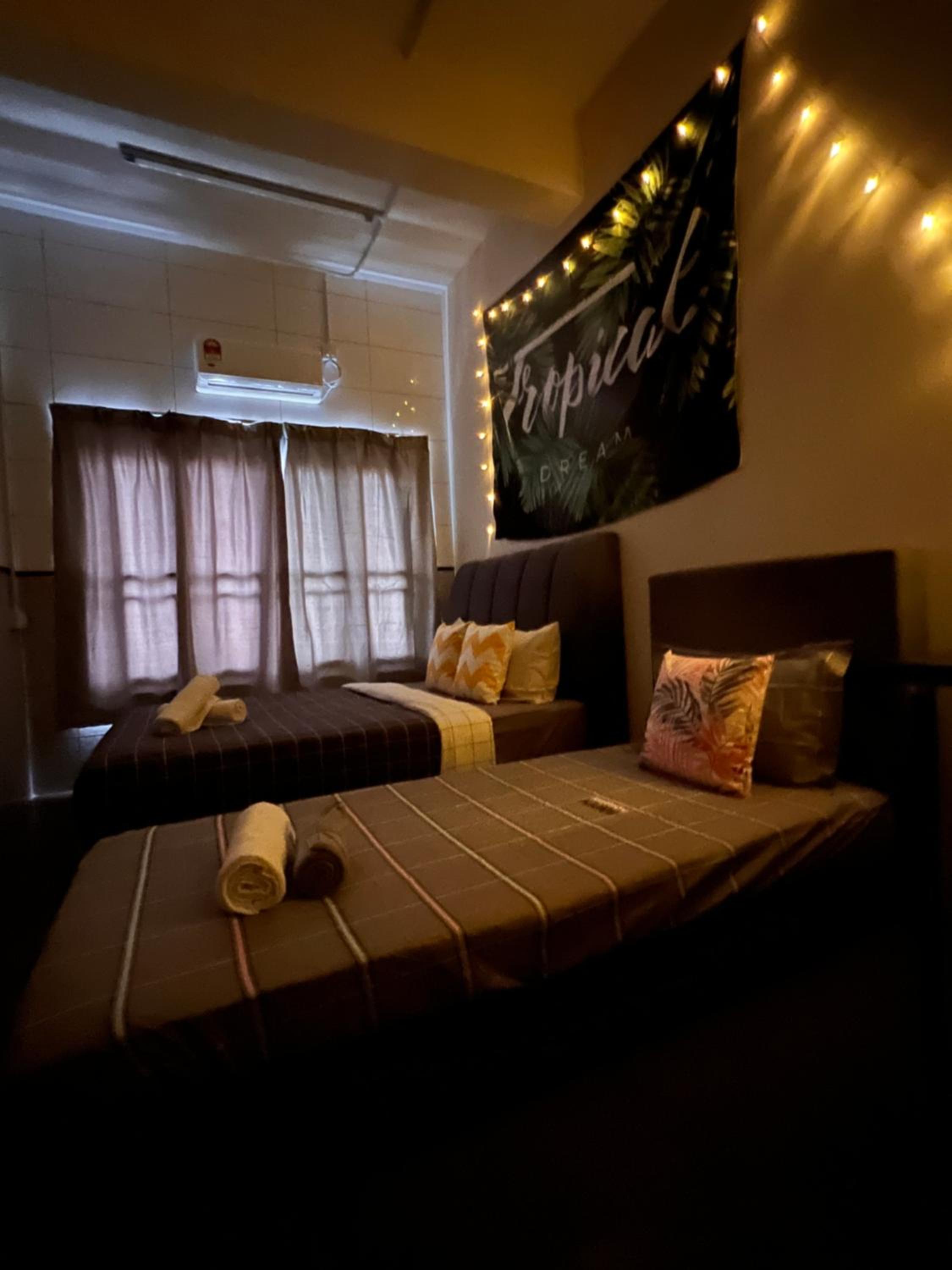 Room1#IG theme Bargainous#Shared Bathroom#3pax#2min Kek Lok Si photo 6