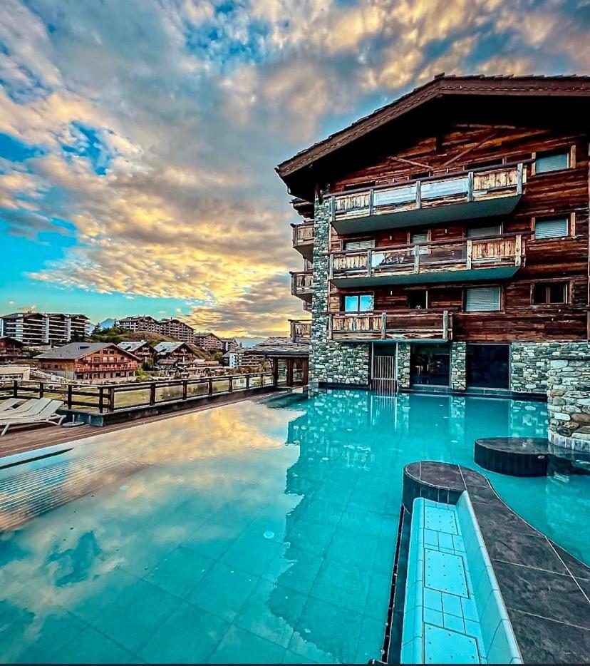 Duplex Spa Access in front of skislope by Jolidi view 4