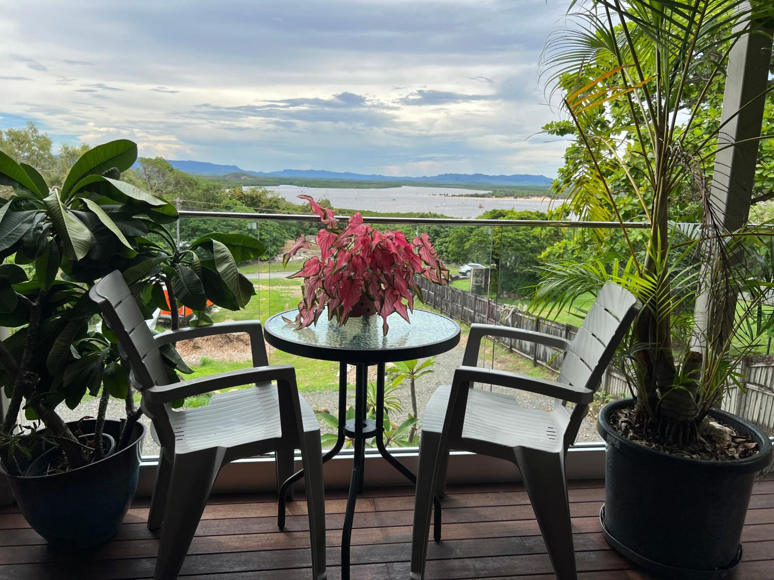 The Frangipani Suite - One bedroom apartment in Cooktown