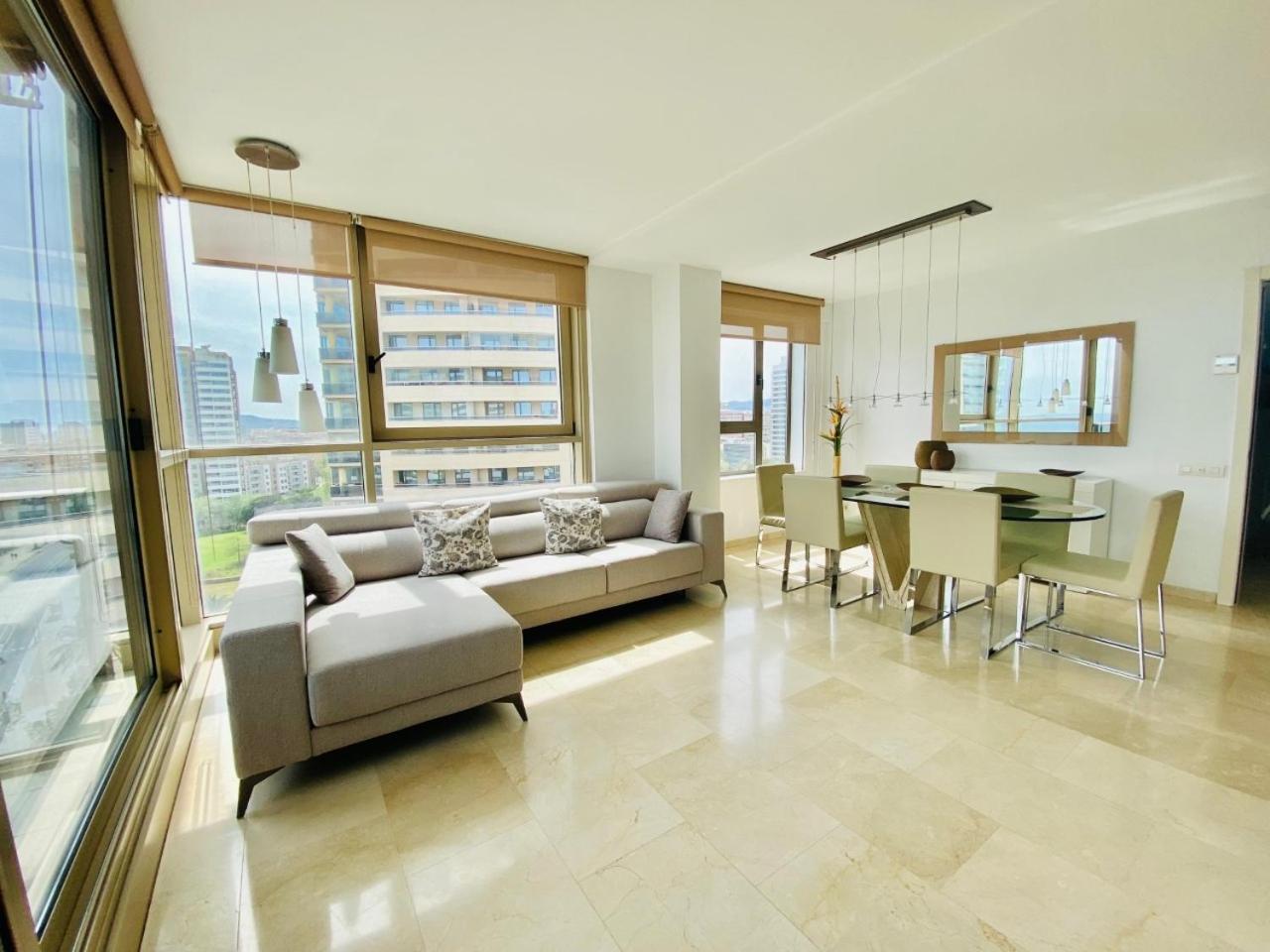 Akira Flats Diagonal Mar Apartments