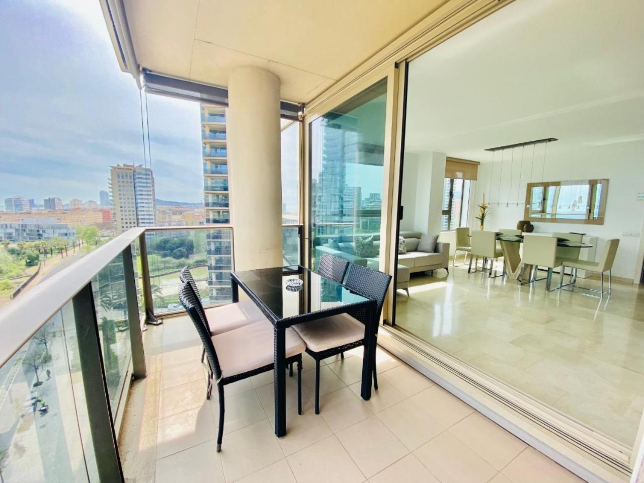 Akira Flats Diagonal Mar Apartments
