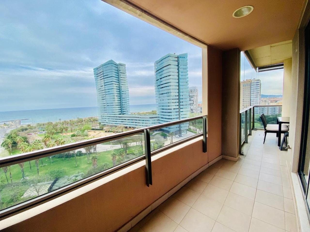 Akira Flats Diagonal Mar Apartments