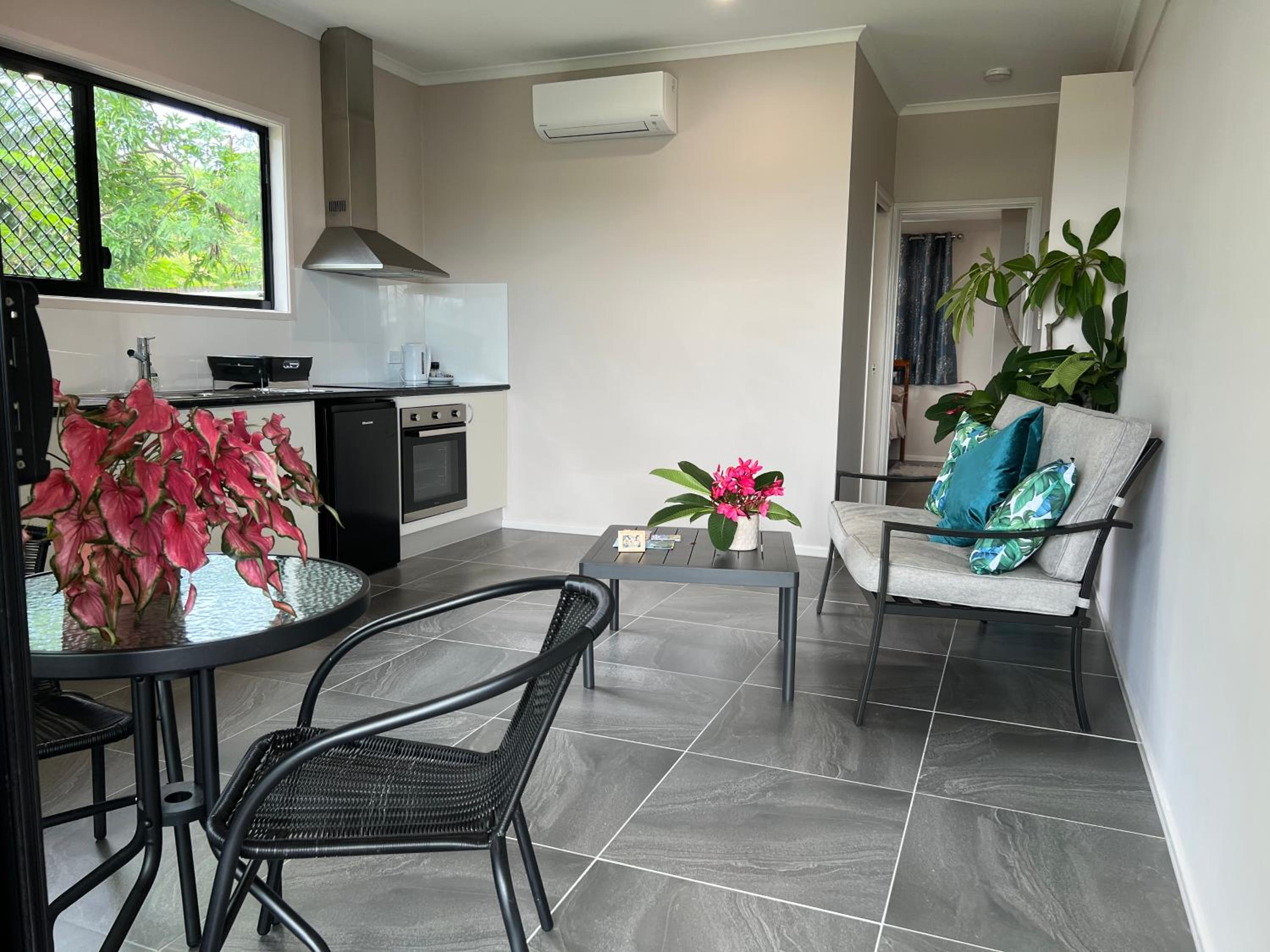 The Frangipani Suite - One bedroom apartment in Cooktown
