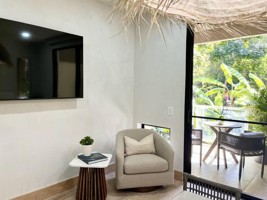 Tiki Tiki - Gorgeous Boho Beach Hideaway! view 3